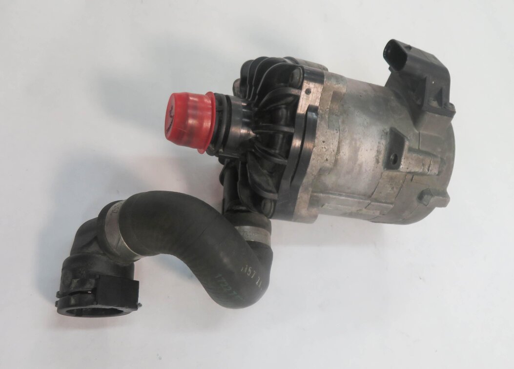 Thumbnail 3: 2009 BMW 750i (F01) 4.4L N63 TWIN TURBO ENGINE - SECONDARY AUXILIARY WATER PUMP