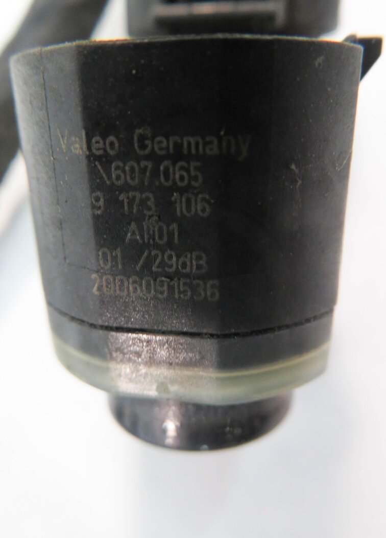 Thumbnail 6: 2009 BMW 750i (F01) REAR PDC PARK DISTANCE SENSOR SET-4 w/ HARNESS (BLACK 475)