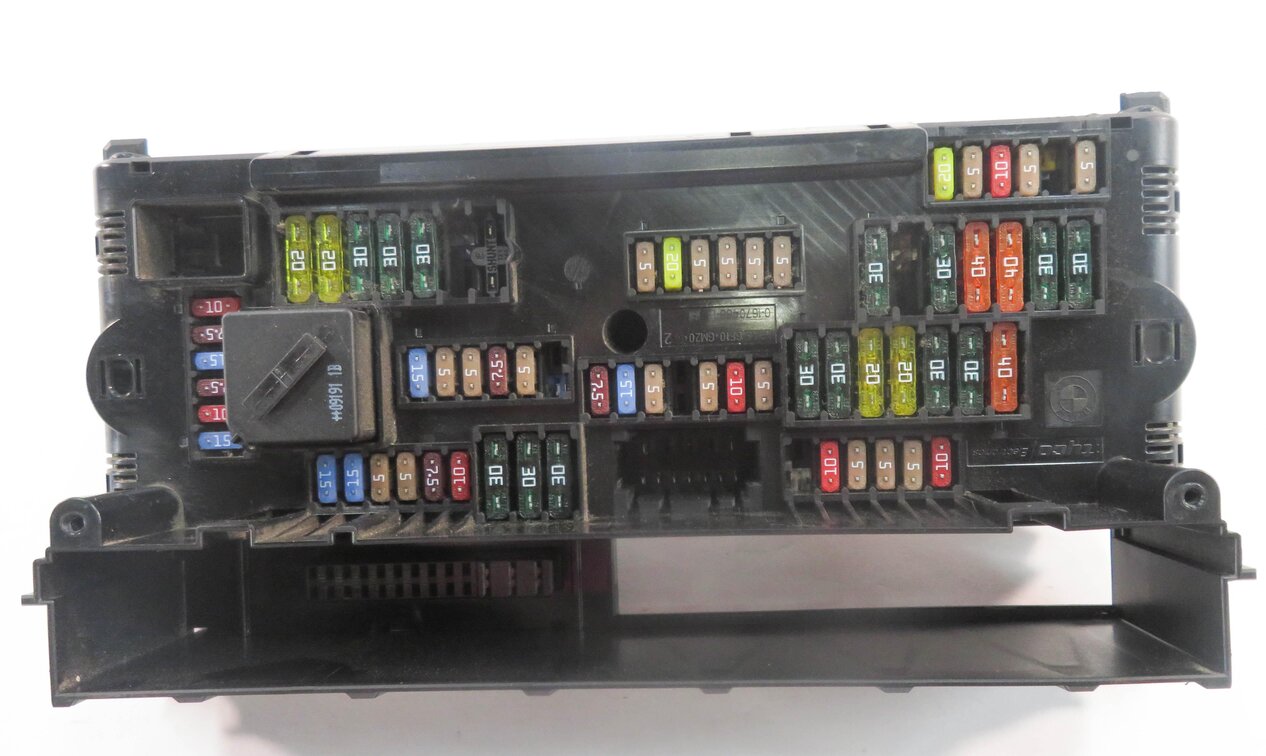2011 BMW 740i (F01) FRONT POWER DISTRIBUTION FUSE BOX