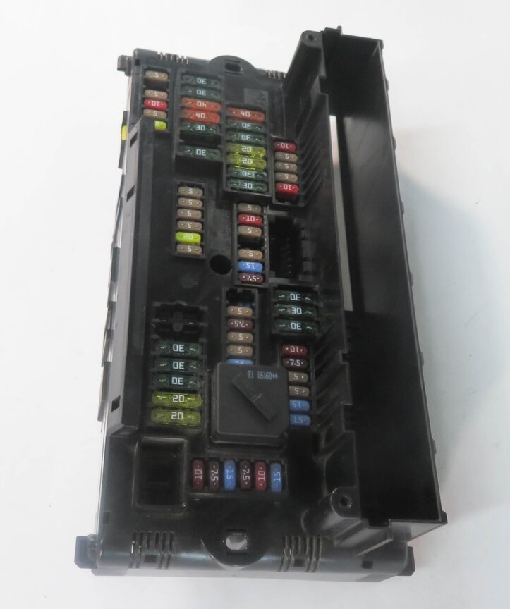 Thumbnail 2: 2011 BMW 740i (F01) FRONT POWER DISTRIBUTION FUSE BOX