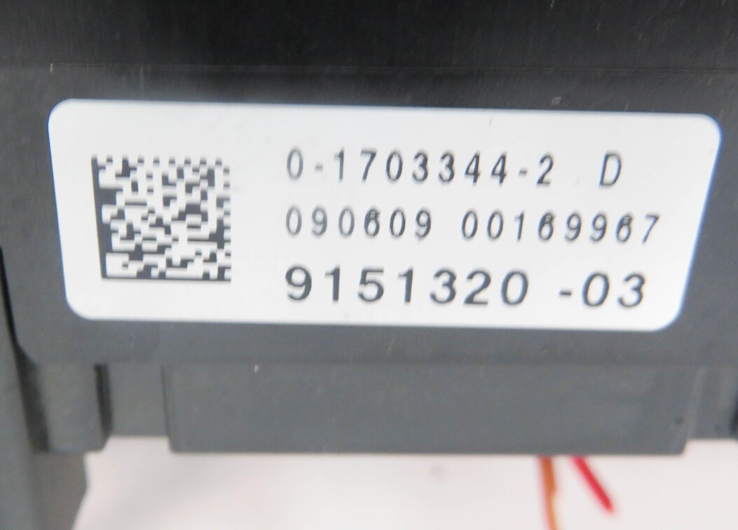 Thumbnail 6: 2011 BMW 740i (F01) FRONT POWER DISTRIBUTION FUSE BOX