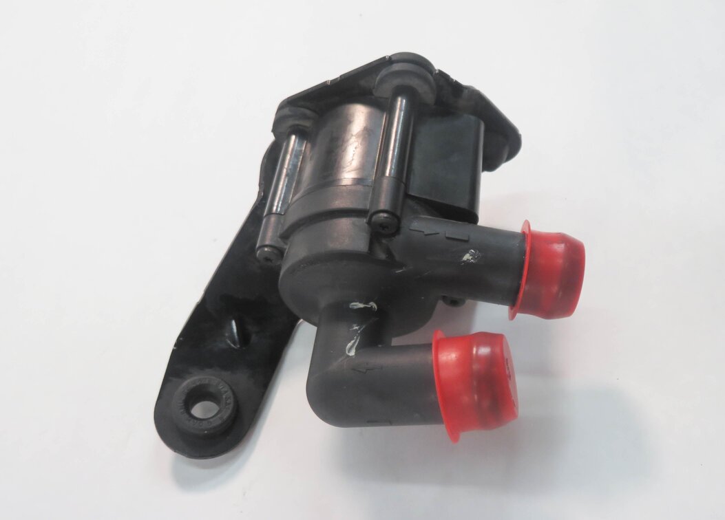 Thumbnail 2: 2009 BMW 750i (F01) 4.4L N63 TWIN TURBO ENGINE - SECONDARY AUXILIARY WATER PUMP