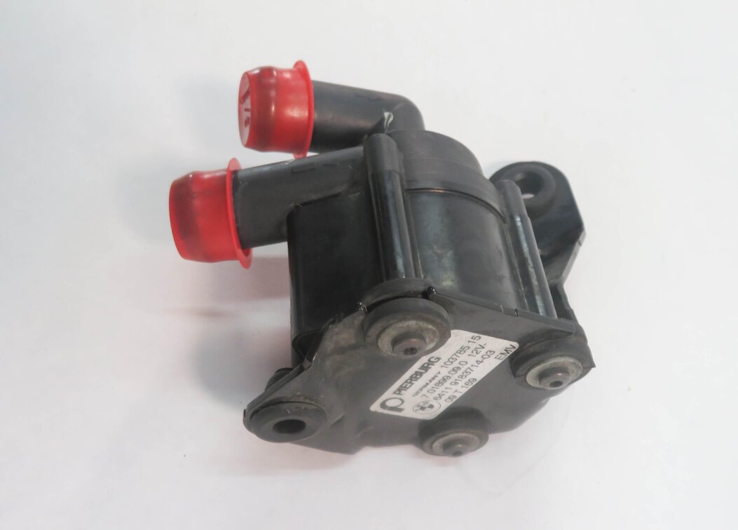 Thumbnail 3: 2009 BMW 750i (F01) 4.4L N63 TWIN TURBO ENGINE - SECONDARY AUXILIARY WATER PUMP