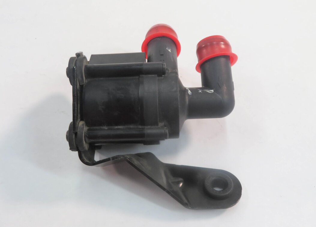Thumbnail 4: 2009 BMW 750i (F01) 4.4L N63 TWIN TURBO ENGINE - SECONDARY AUXILIARY WATER PUMP