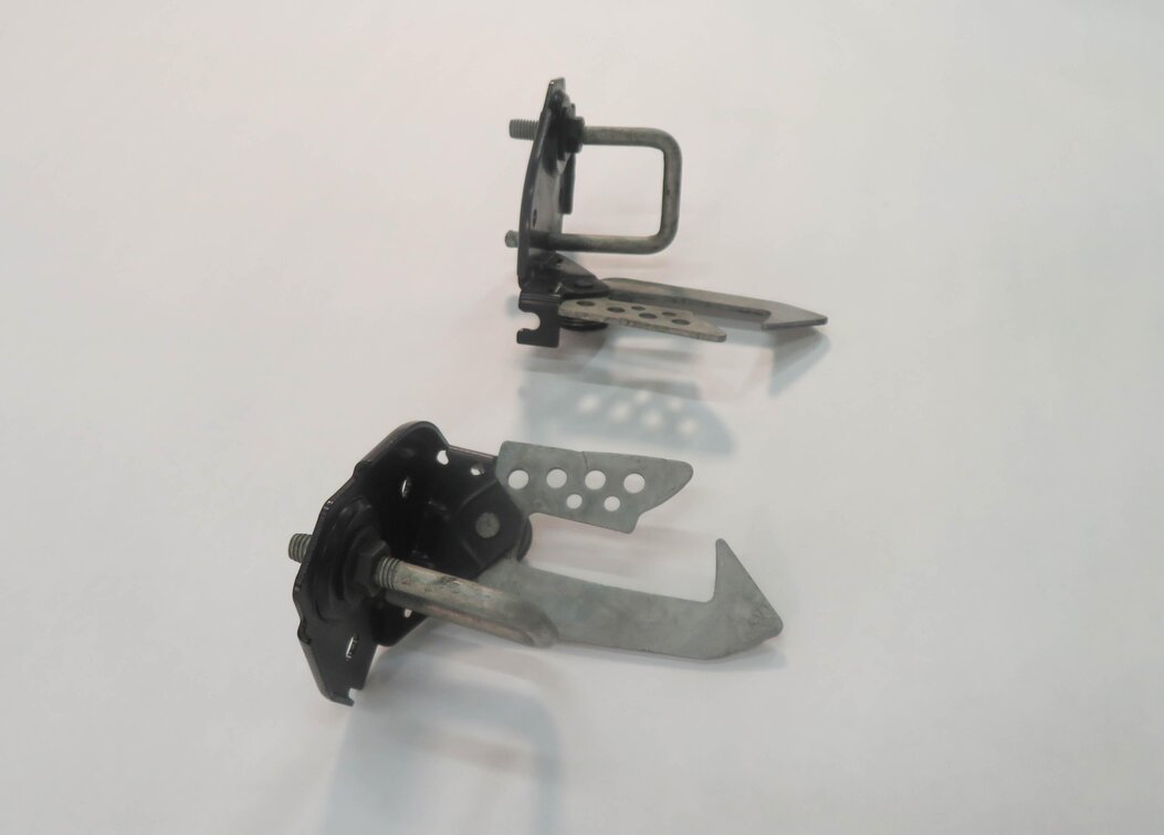 Thumbnail 2: 2011 BMW 740i (F01) FRONT LEFT & RIGHT UPPER HOOD LOCK LATCH SET-2