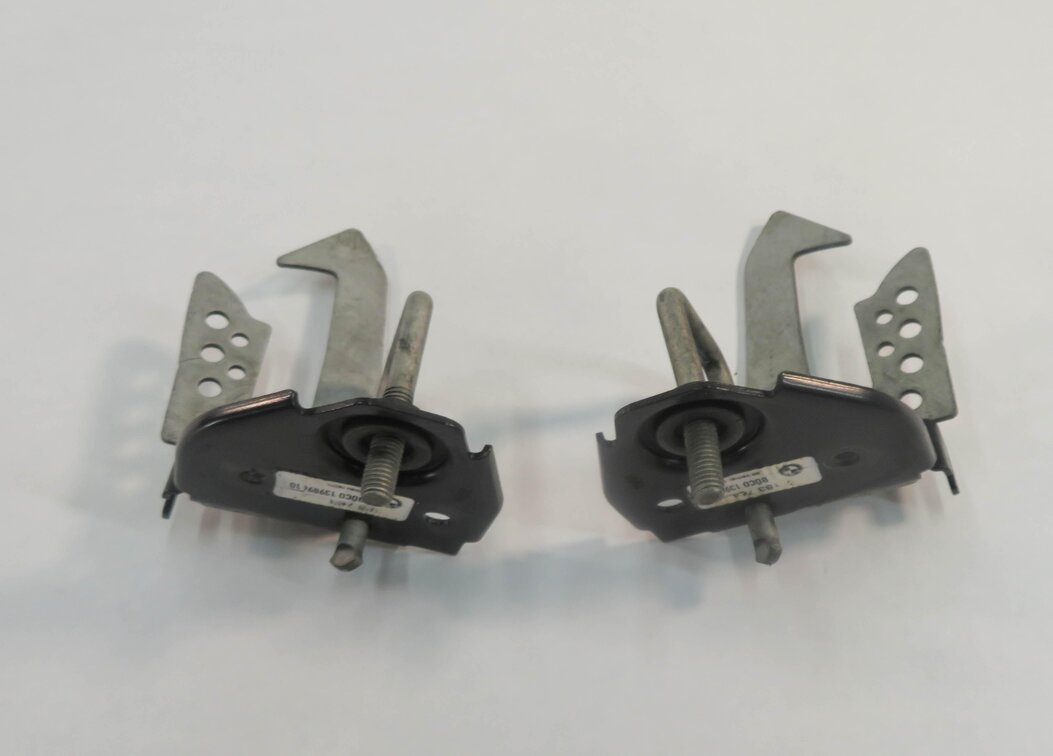 Thumbnail 4: 2011 BMW 740i (F01) FRONT LEFT & RIGHT UPPER HOOD LOCK LATCH SET-2