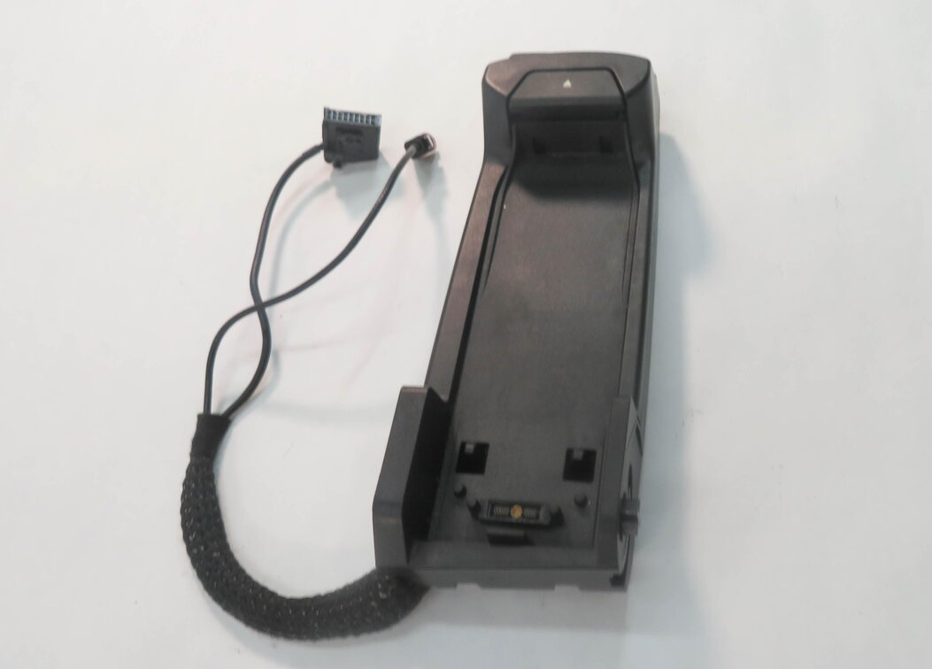 Thumbnail 2: 2011 BMW 740i (F01) FRONT CENTER CONSOLE CELL PHONE SNAP IN CRADLE HOLDER