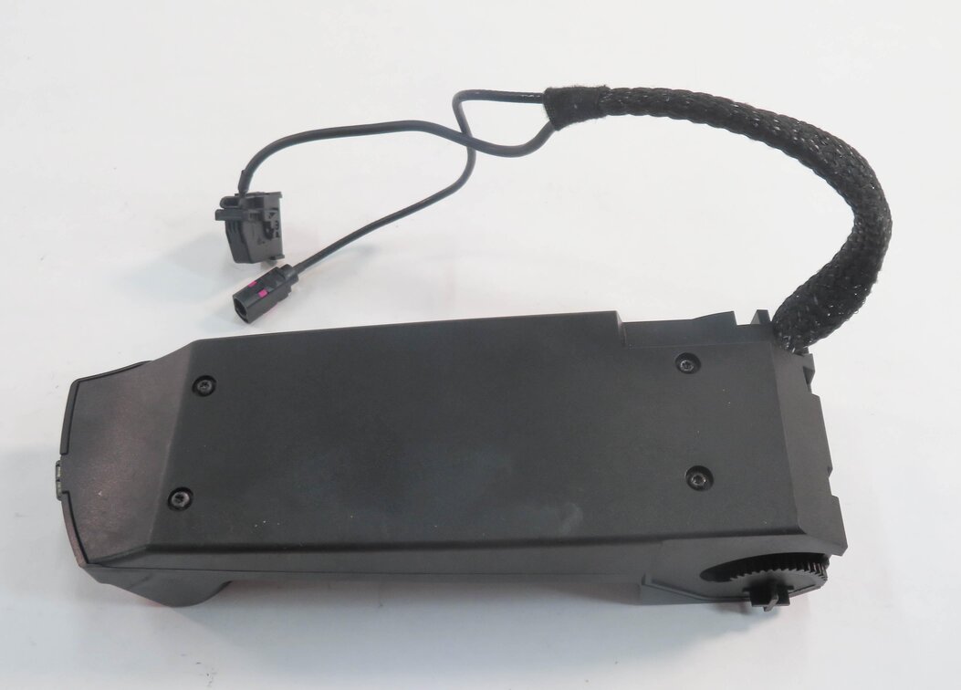 Thumbnail 5: 2011 BMW 740i (F01) FRONT CENTER CONSOLE CELL PHONE SNAP IN CRADLE HOLDER