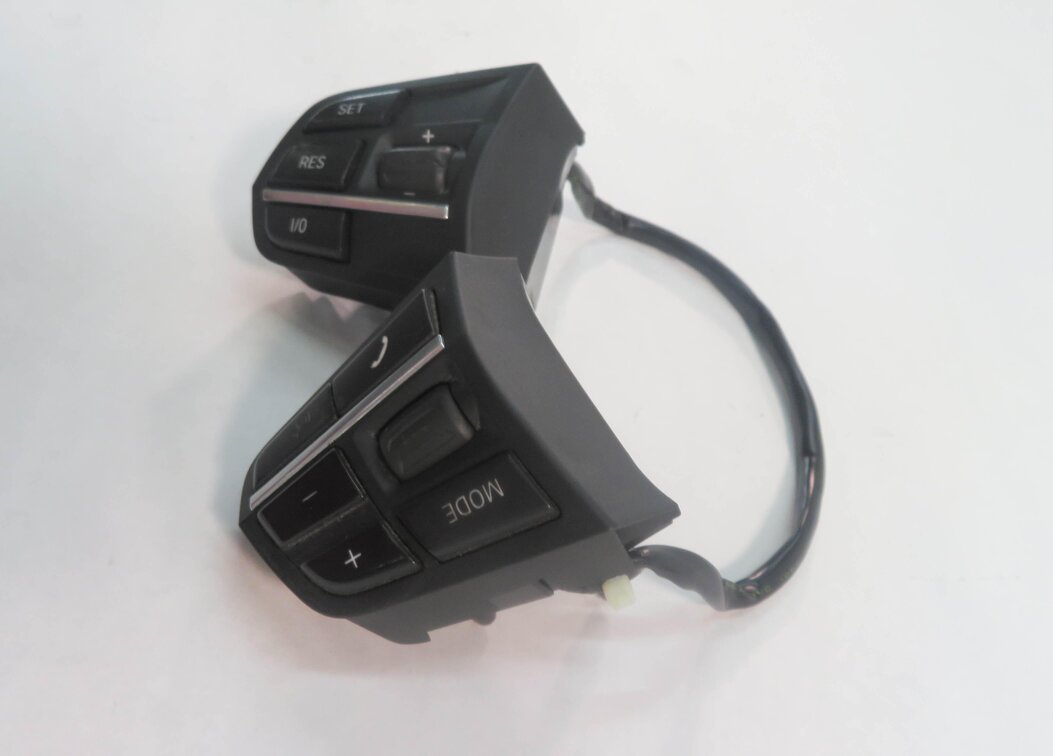 Thumbnail 5: 2009 BMW 750i (F01) STEERING CRUISE CONTROL PHONE MODE SWITCH BUTTON SET-2