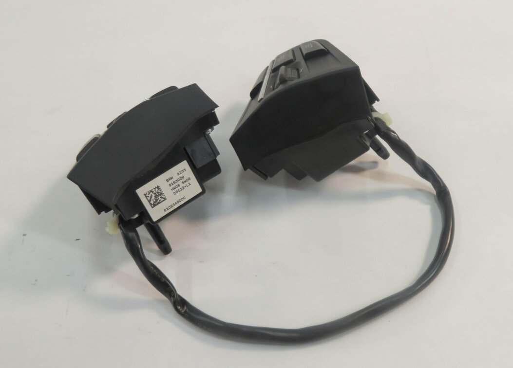 Thumbnail 6: 2009 BMW 750i (F01) STEERING CRUISE CONTROL PHONE MODE SWITCH BUTTON SET-2