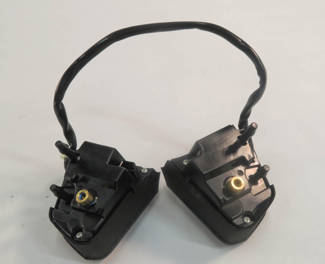 Thumbnail 7: 2009 BMW 750i (F01) STEERING CRUISE CONTROL PHONE MODE SWITCH BUTTON SET-2