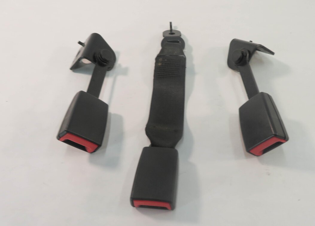Thumbnail 2: 2009 BMW 750i (F01) REAR SEAT SEATBELT BUCKLE RECEIVER SET-3 (BLACK)