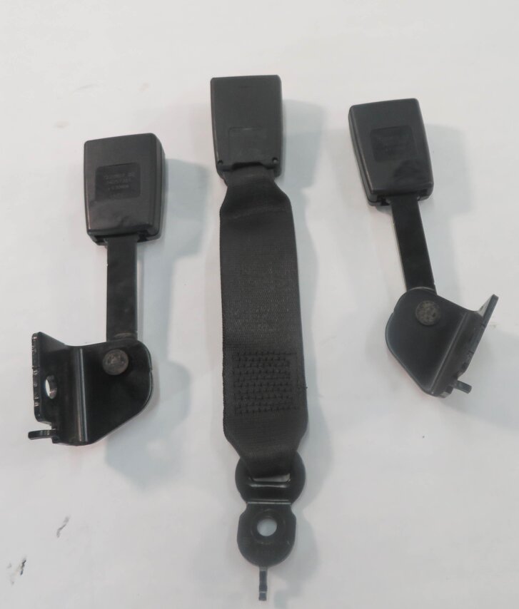 Thumbnail 5: 2009 BMW 750i (F01) REAR SEAT SEATBELT BUCKLE RECEIVER SET-3 (BLACK)