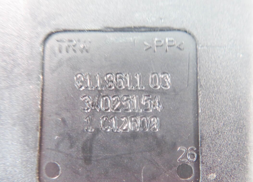 Thumbnail 7: 2009 BMW 750i (F01) REAR SEAT SEATBELT BUCKLE RECEIVER SET-3 (BLACK)