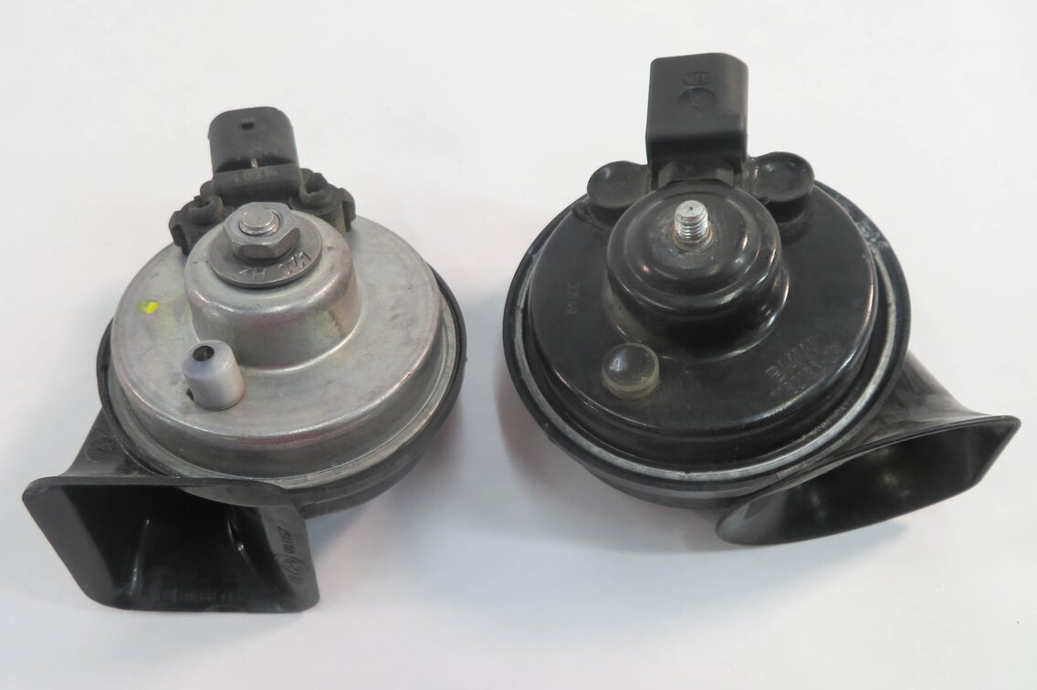 Thumbnail 5: 2009 BMW 750i (F01 F02 F04) HIGH & LOW TONE SAFETY HORN SET-2