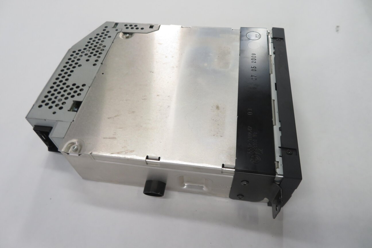 Thumbnail 4: 2008-2010 BMW 750i X5 X6 Z4 (F01 E70 E71 E89) VIDEO PLAYER 6-DISC DVD CHANGER