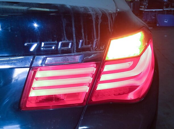 Thumbnail 2: 09-12 BMW 740i 750i 760i B7 (F01) RIGHT SIDE REAR TRUNK LID TAILLIGHT LIGHT LAMP