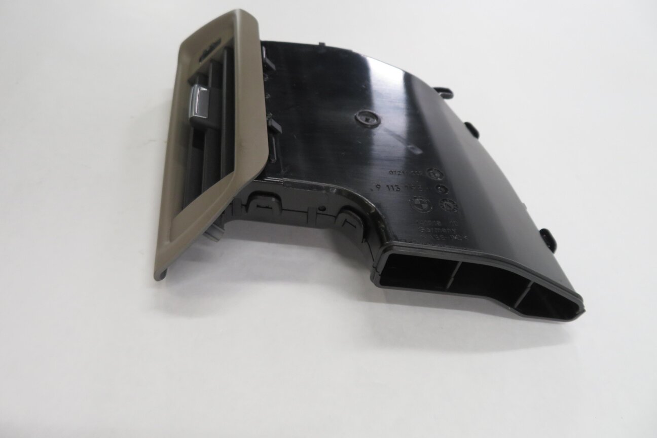 Thumbnail 2: 2009 BMW 750i (F01) LEFT DRIVER REAR PILLAR HEATER A/C AIR VENT (OYSTER)