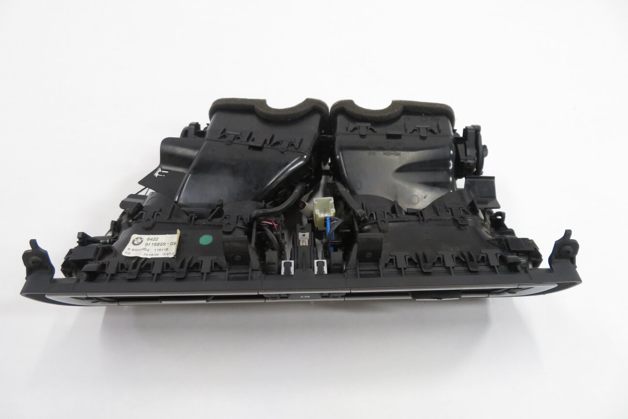 Thumbnail 5: 2009 BMW 750i (F01) CENTER DASH HEATER A/C AIR VENT w/ HAZARD & CENTRAL LOCK