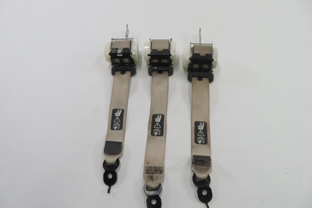 Thumbnail 2: 2009 BMW 750i (F01) REAR SEAT SEATBELT RETRACTOR SET-3 (OYSTER)
