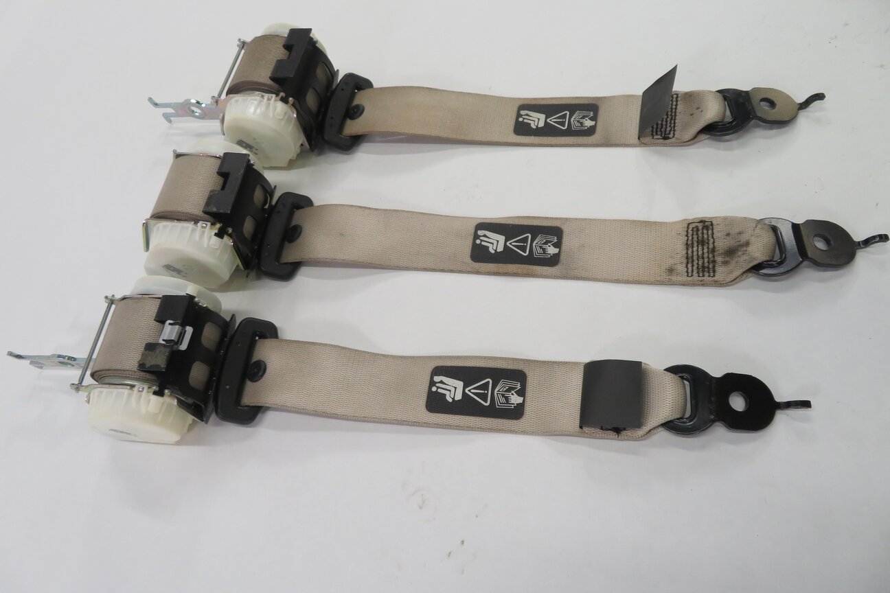Thumbnail 4: 2009 BMW 750i (F01) REAR SEAT SEATBELT RETRACTOR SET-3 (OYSTER)