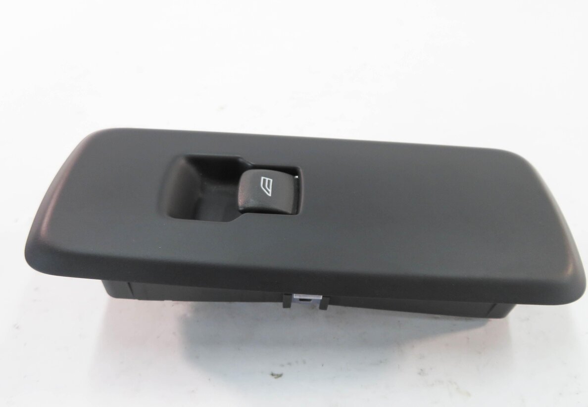 Thumbnail 2: 2011 RANGE ROVER SPORT (L320) LEFT REAR DOOR POWER WINDOW SWITCH BUTTON