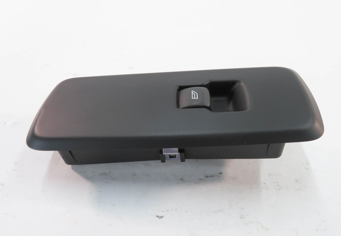 Thumbnail 4: 2011 RANGE ROVER SPORT (L320) LEFT REAR DOOR POWER WINDOW SWITCH BUTTON