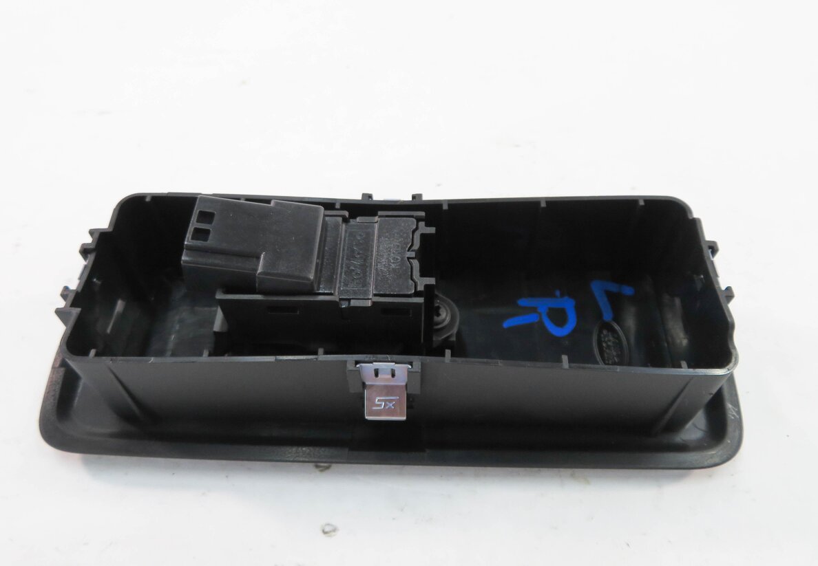 Thumbnail 6: 2011 RANGE ROVER SPORT (L320) LEFT REAR DOOR POWER WINDOW SWITCH BUTTON