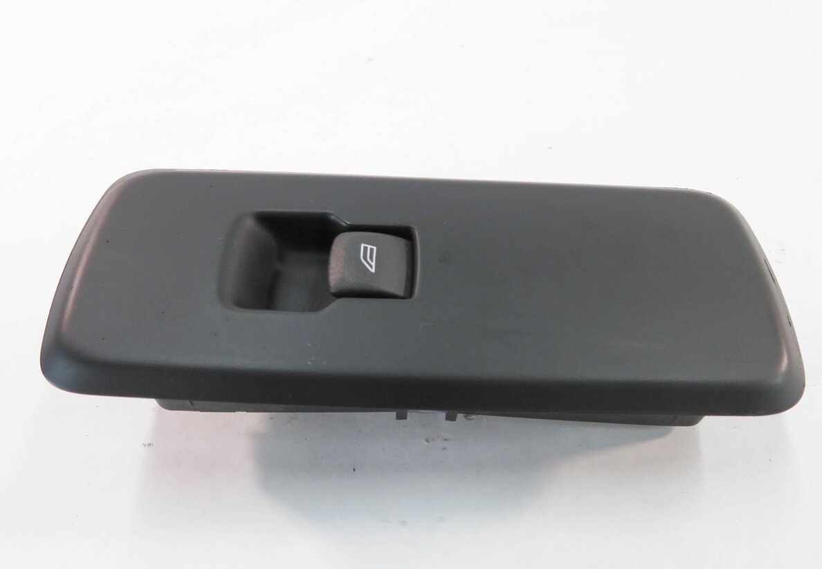 Thumbnail 2: 2011 RANGE ROVER SPORT (L320) RIGHT REAR DOOR POWER WINDOW SWITCH BUTTON