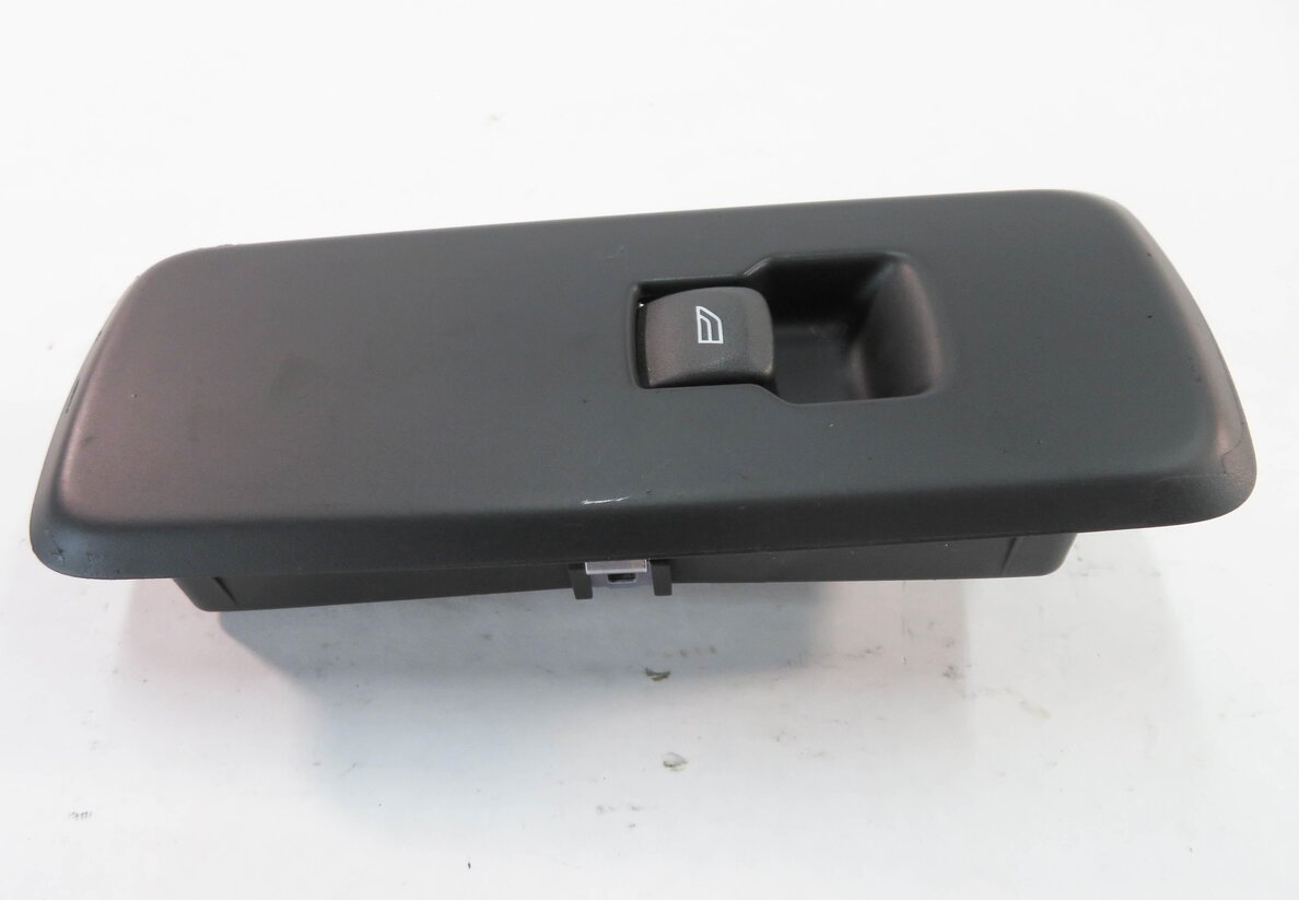 Thumbnail 4: 2011 RANGE ROVER SPORT (L320) RIGHT REAR DOOR POWER WINDOW SWITCH BUTTON