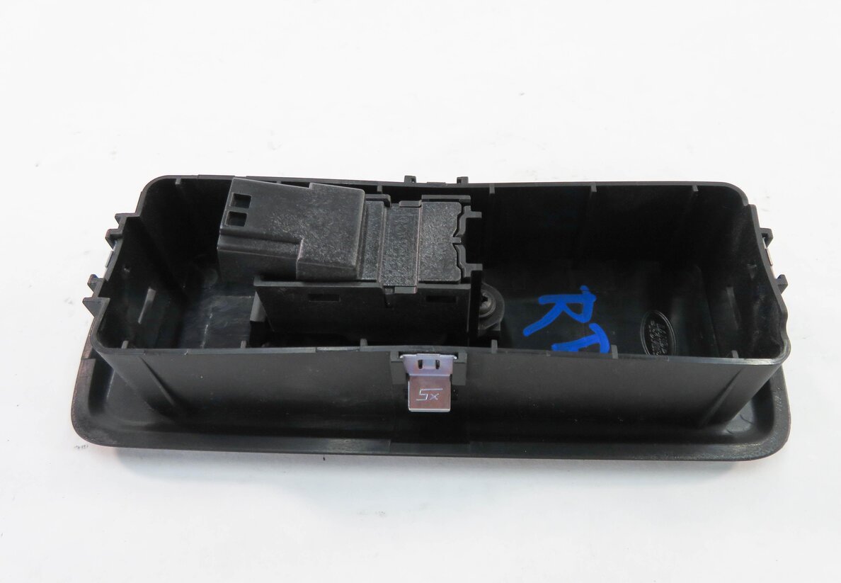 Thumbnail 6: 2011 RANGE ROVER SPORT (L320) RIGHT REAR DOOR POWER WINDOW SWITCH BUTTON
