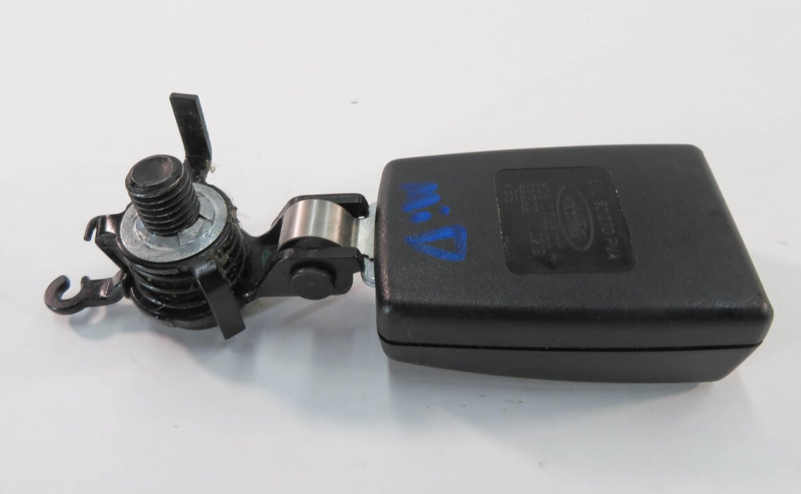 Thumbnail 6: 2011 RANGE ROVER SPORT (L320) REAR 2nd SECOND ROW SEAT CENTER SEATBELT RECEIVER