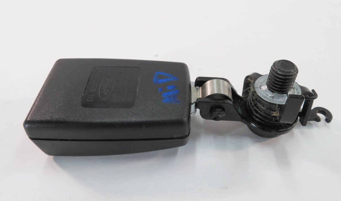 Thumbnail 8: 2011 RANGE ROVER SPORT (L320) REAR 2nd SECOND ROW SEAT CENTER SEATBELT RECEIVER