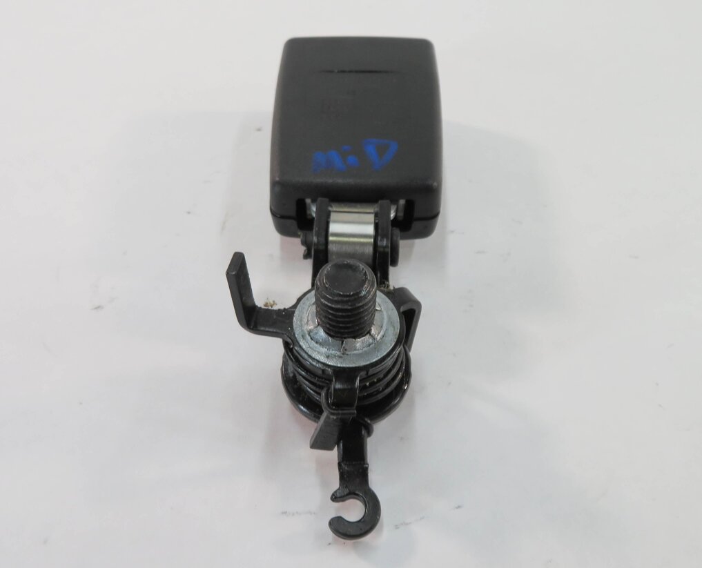 Thumbnail 9: 2011 RANGE ROVER SPORT (L320) REAR 2nd SECOND ROW SEAT CENTER SEATBELT RECEIVER