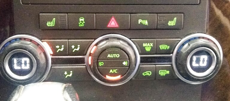 Thumbnail 2: 10-16 LR4 / RANGE ROVER SPORT (L320) FRONT HEATER A/C TEMPERATURE CONTROL PANEL