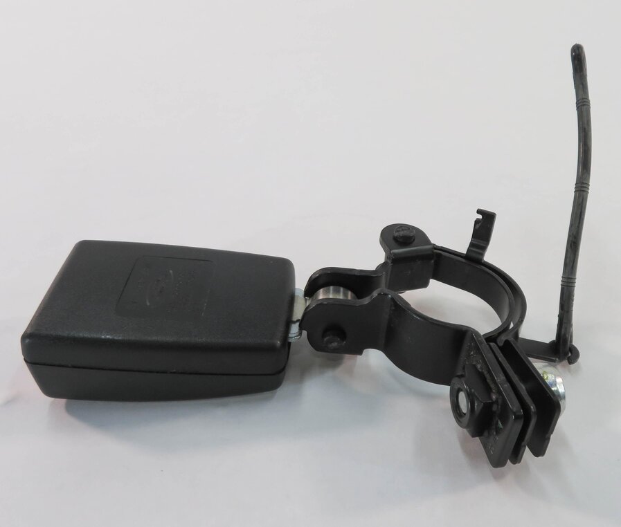 Thumbnail 8: 2011 RANGE ROVER SPORT (L320) LEFT REAR 2nd SECOND ROW SEATBELT BUCKLE RECEIVER