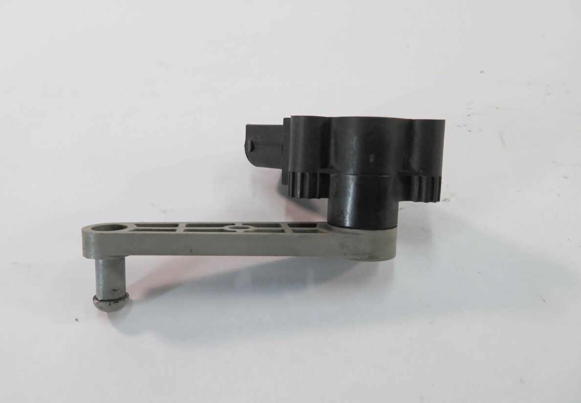 Thumbnail 3: 2011 RANGE ROVER SPORT (L320) RIGHT FRONT SUSPENSION HEIGHT LEVEL SENSOR