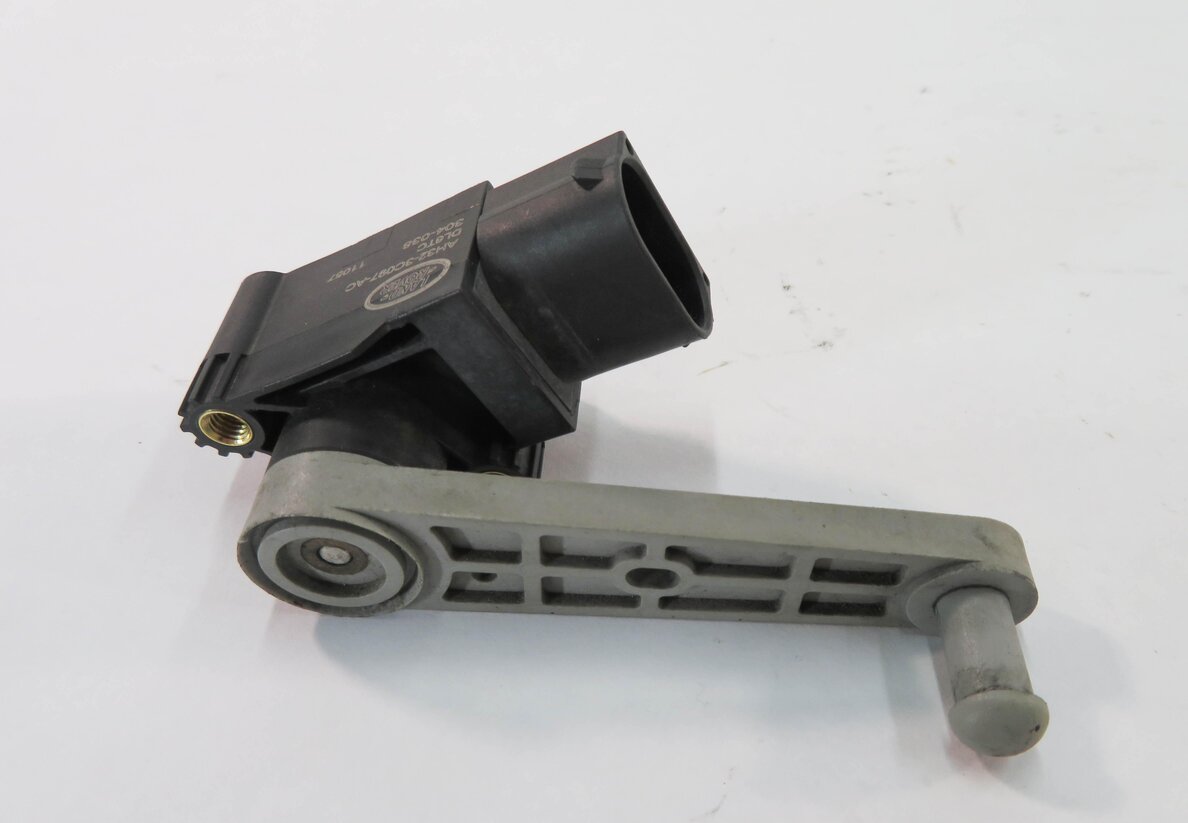 Thumbnail 6: 2011 RANGE ROVER SPORT (L320) RIGHT FRONT SUSPENSION HEIGHT LEVEL SENSOR