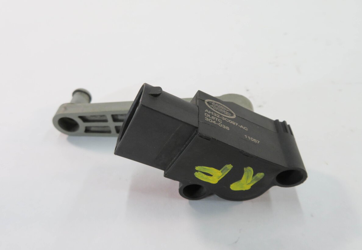 Thumbnail 8: 2011 RANGE ROVER SPORT (L320) RIGHT FRONT SUSPENSION HEIGHT LEVEL SENSOR