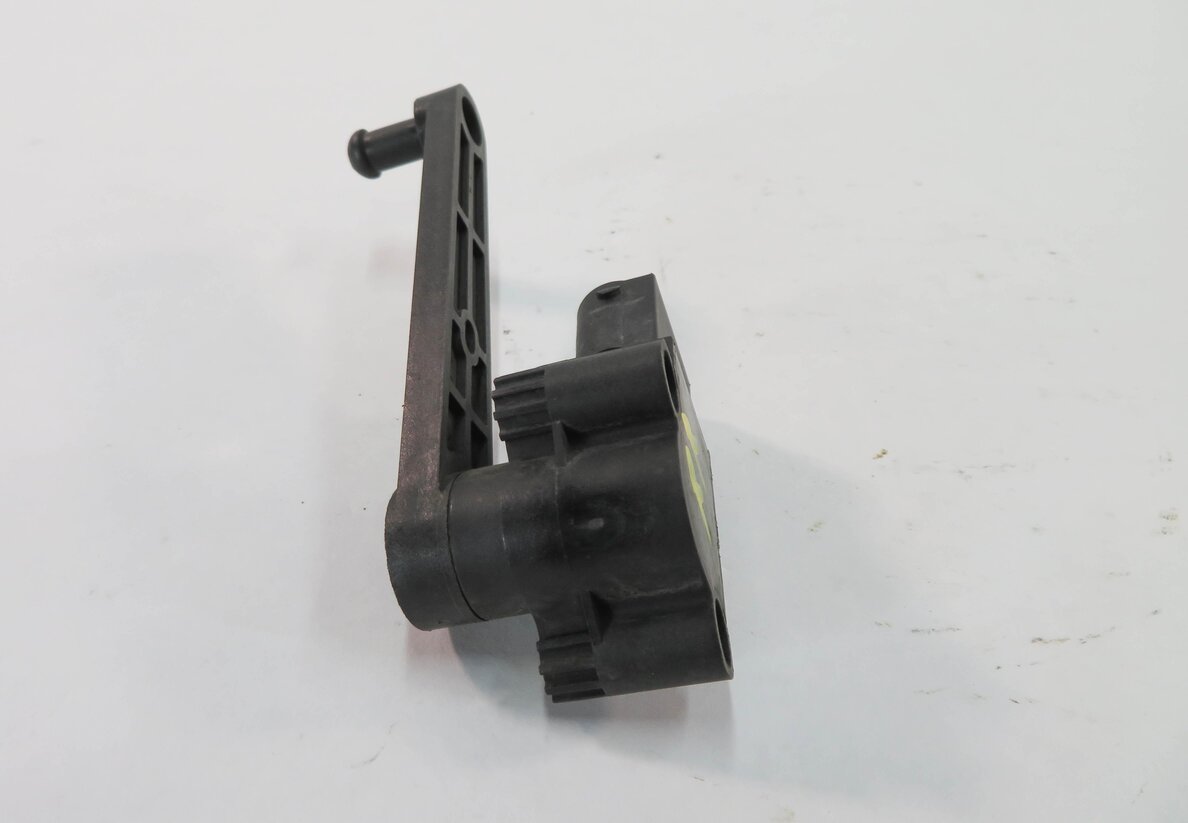 Thumbnail 5: 2011 RANGE ROVER SPORT (L320) RIGHT REAR SUSPENSION HEIGHT LEVEL SENSOR