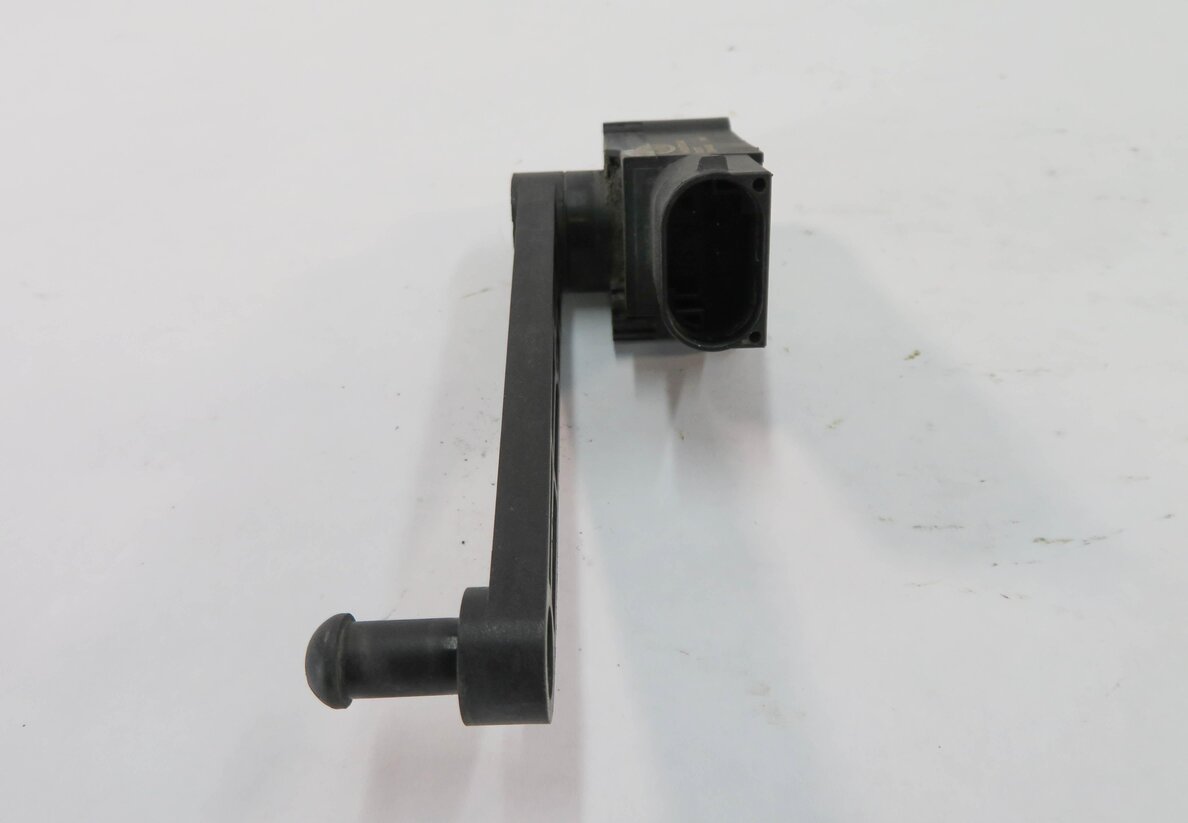Thumbnail 7: 2011 RANGE ROVER SPORT (L320) RIGHT REAR SUSPENSION HEIGHT LEVEL SENSOR