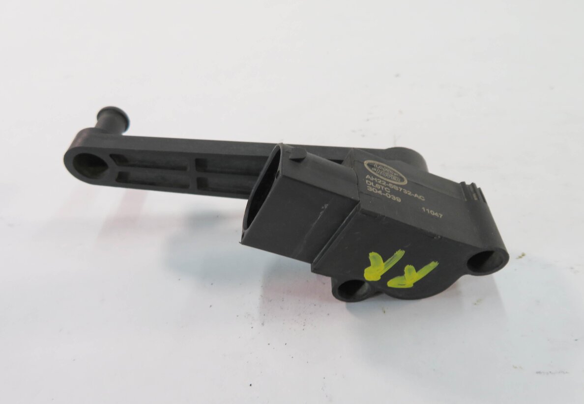 Thumbnail 8: 2011 RANGE ROVER SPORT (L320) RIGHT REAR SUSPENSION HEIGHT LEVEL SENSOR