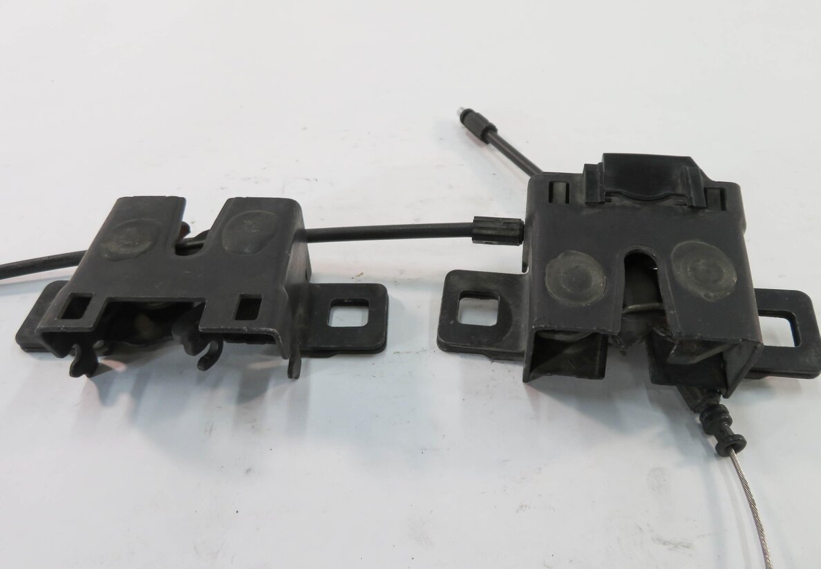 Thumbnail 3: 2011 RANGE ROVER SPORT (L320) FRONT LEFT & RIGHT LOWER HOOD LOCK LATCH SET-2