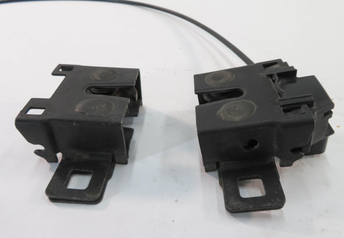 Thumbnail 4: 2011 RANGE ROVER SPORT (L320) FRONT LEFT & RIGHT LOWER HOOD LOCK LATCH SET-2