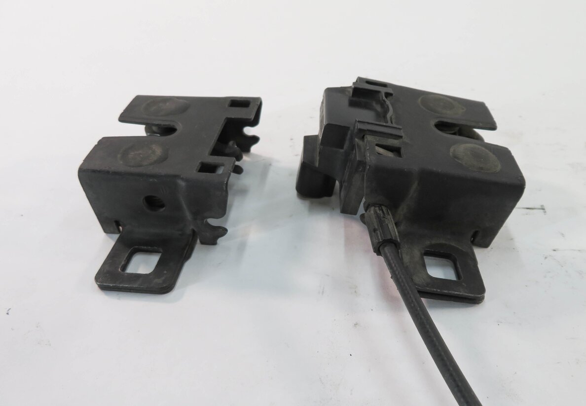 Thumbnail 6: 2011 RANGE ROVER SPORT (L320) FRONT LEFT & RIGHT LOWER HOOD LOCK LATCH SET-2