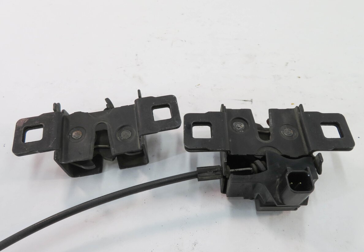 Thumbnail 7: 2011 RANGE ROVER SPORT (L320) FRONT LEFT & RIGHT LOWER HOOD LOCK LATCH SET-2