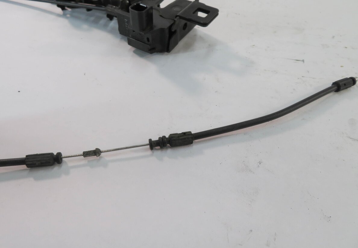 Thumbnail 9: 2011 RANGE ROVER SPORT (L320) FRONT LEFT & RIGHT LOWER HOOD LOCK LATCH SET-2