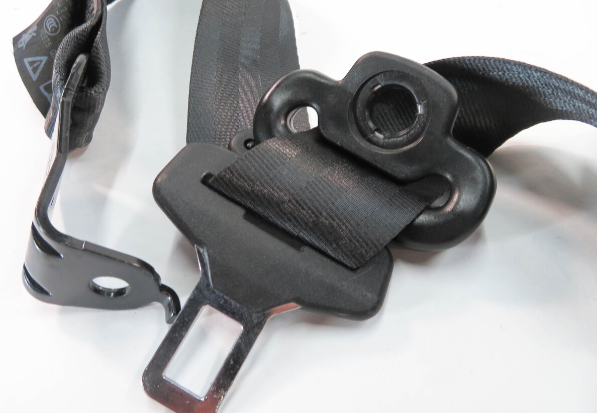 Thumbnail 6: 2011 RANGE ROVER SPORT (L320) LEFT REAR 2nd SECOND ROW SEATBELT RETRACTOR BLACK