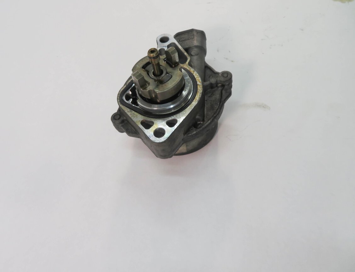 Thumbnail 2: 2010-2019 RANGE ROVER SPORT LR4 JAGUAR XE XF XK - 3.0L / 5.0L BRAKE VACUUM PUMP