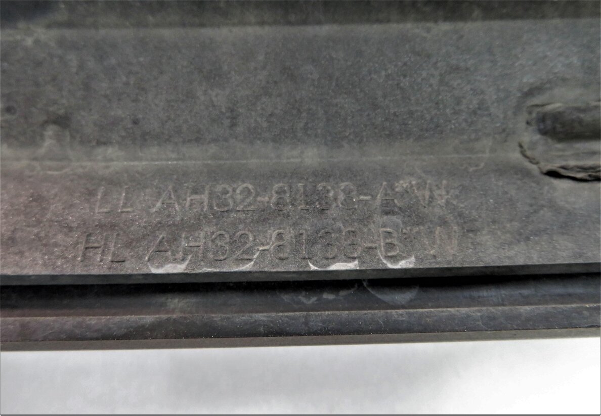Thumbnail 6: 2010-2011 RANGE ROVER SPORT (L320) FRONT UPPER HOOD AIR VENT GRILLE